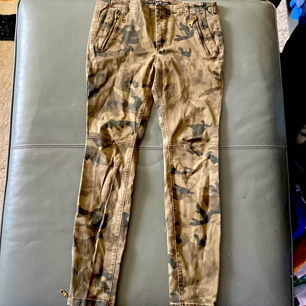 COPY - Womens Zara camo jeans